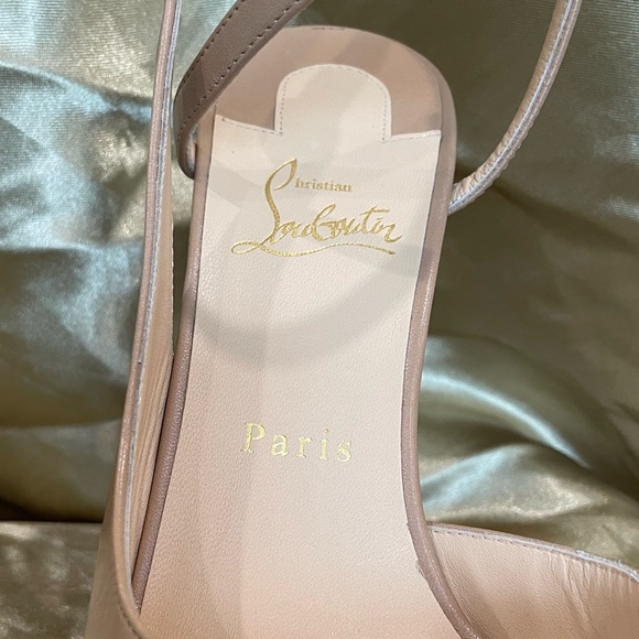 Christian Louboutin - Picture 6 of 8